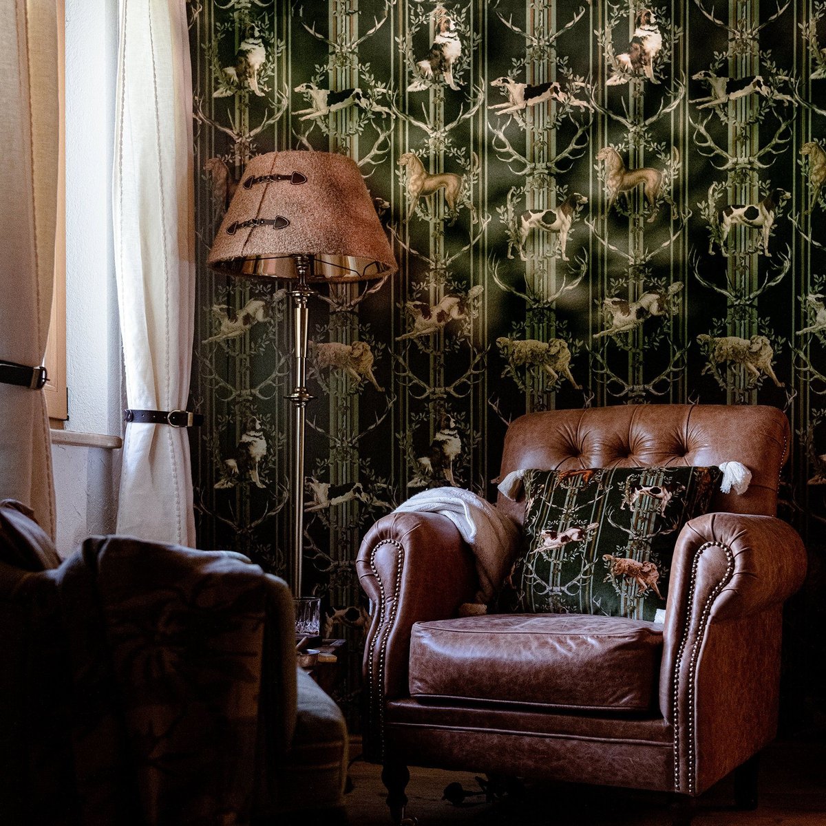 MINDTHEGAP | TYROL APRES-SKI HOME COLLECTION | MOUNTAIN DOGS WALLPAPER MINDTHEGAP | TYROL APRES-SKI HOME COLLECTION | MOUNTAIN DOGS WALLPAPER