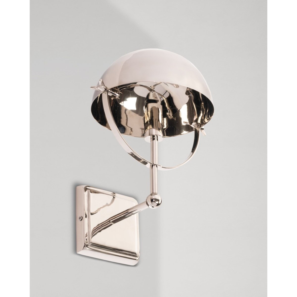 MINDTHEGAP | WOODSTOCK '69 | Wall Lamp | Quentin Sconce in Polished Nickel MINDTHEGAP | WOODSTOCK '69 | Wall Lamp | Quentin Sconce in Polished Nickel